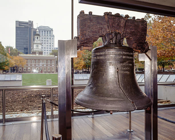 Liberty Bell and Independence Hall, Philadelphia, Pennsylvania Located in the heart of Philadelphia, the Liberty Bell and Independence Hall are powerful symbols of American freedom and democracy.  Liberty Bell Crack Detail stock pictures, royalty-free photos & images