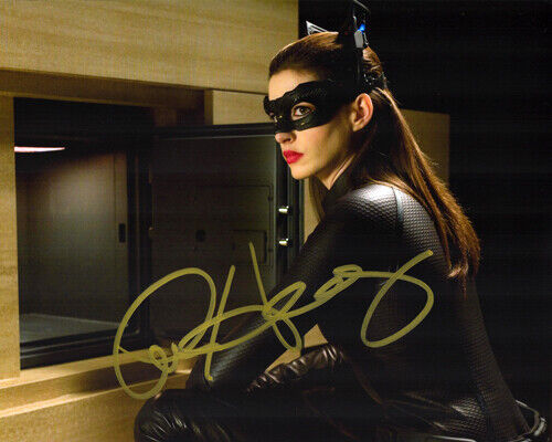 Autographed Photo Poster painting Anne Hathaway Signed 8 x 10