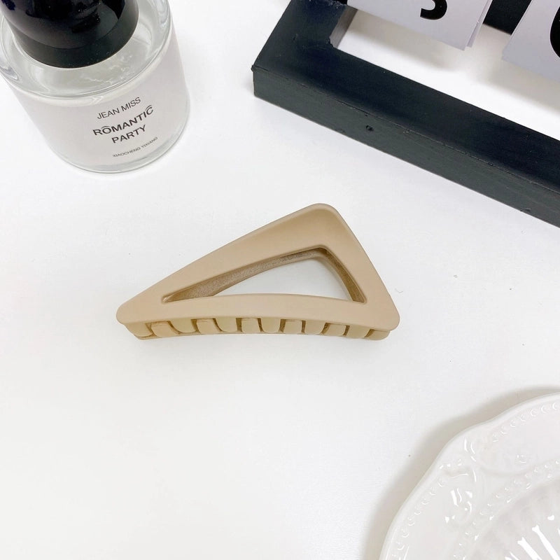 Women’s Minimalist Triangle Plastic Hair Claws