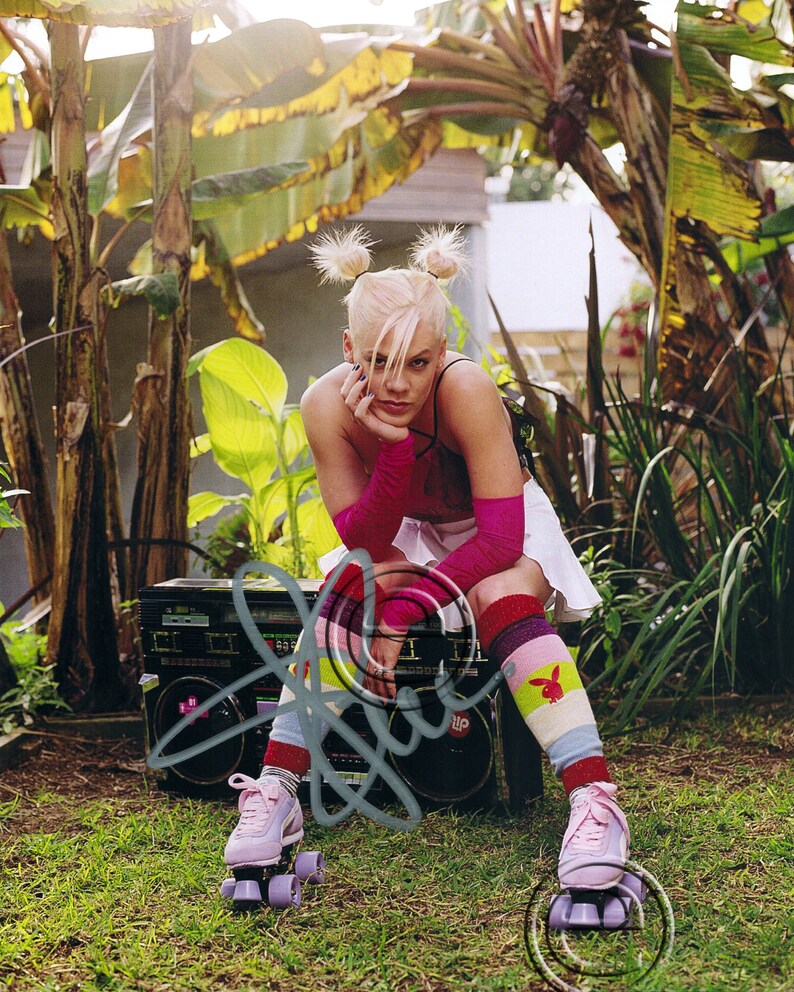 Pink Alecia Beth Moore Autographed Signed Photo Poster painting 8 x 10 print Photo Poster painting picture poster wall art autograph