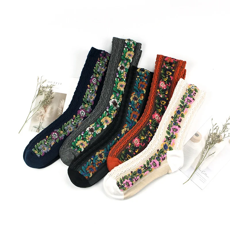 Ethnic retro small floral tube ladies socks