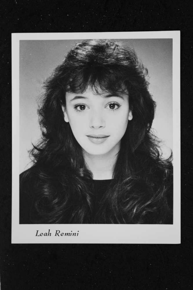 Leah Remini - 8x10 Headshot Photo Poster painting w/ Resume - King of Queens