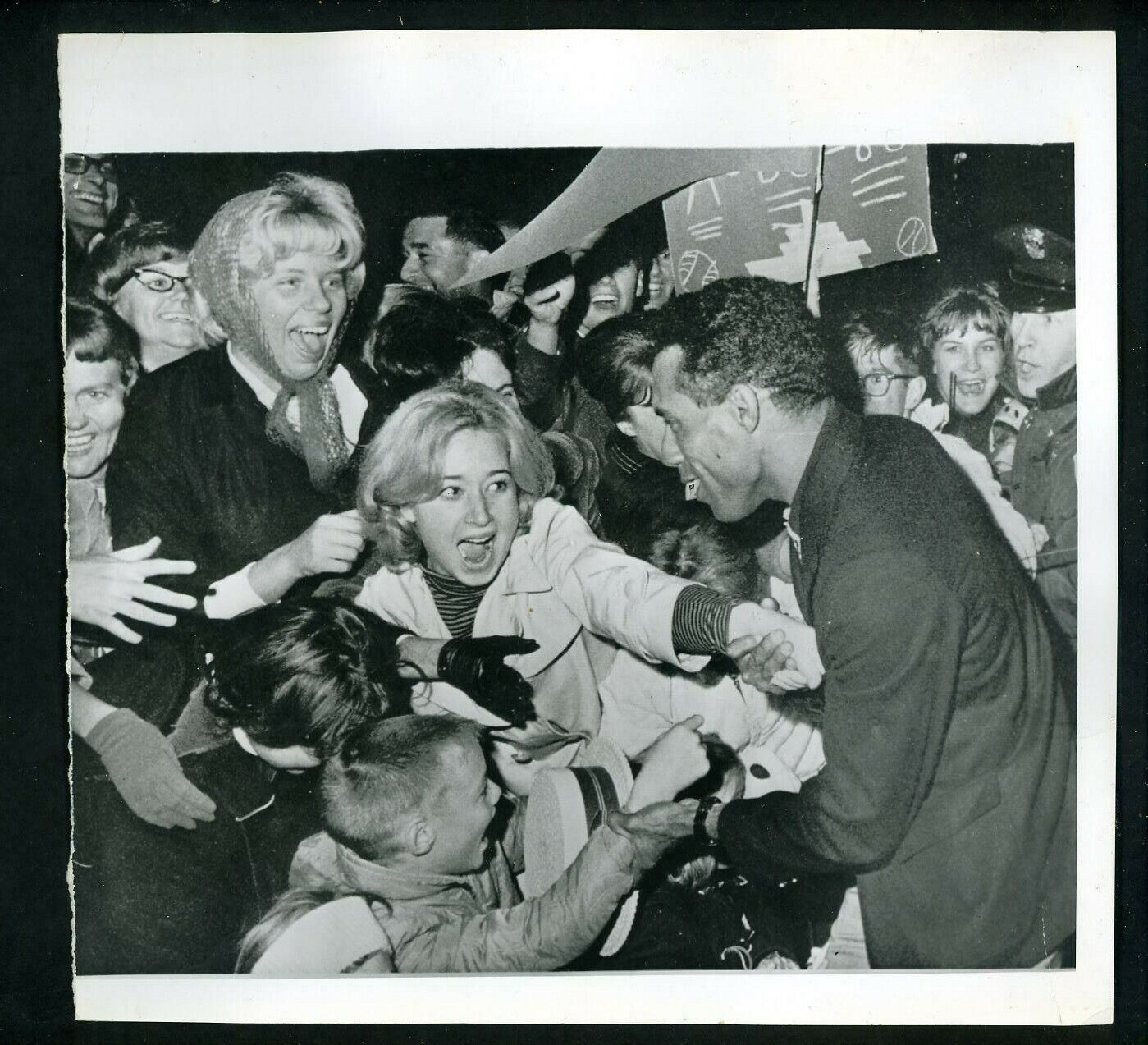 Zoilo Versalles greeted by fans 1965 World Series Press Photo Poster painting Minnesota Twins