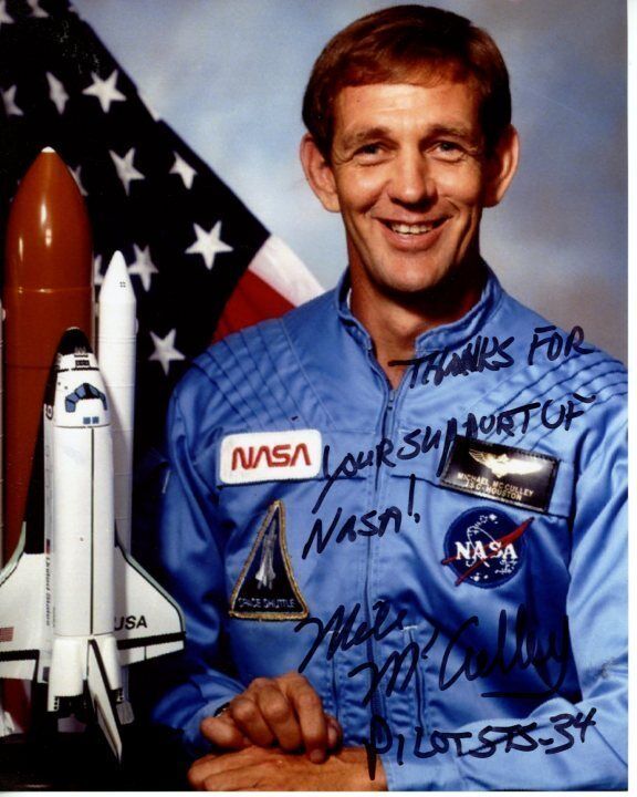 MICHAEL MIKE MCCULLEY signed autographed NASA ASTRONAUT Photo Poster painting