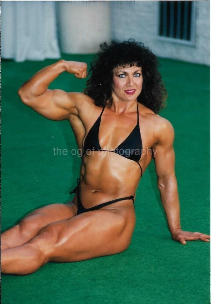 MUSCLE WOMAN 80's 90's FOUND Photo Poster painting Color FEMALE BODYBUILDER Original EN 16 19 W