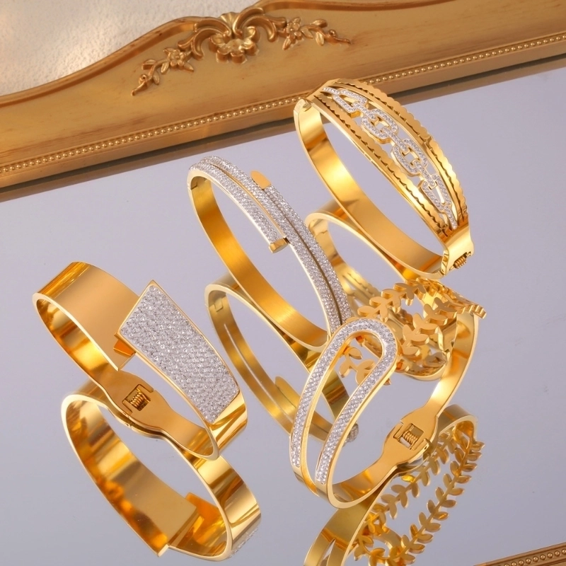 Casual Elegant Minimalist Geometric 304 Stainless Steel 18K Gold Plated Rhinestones Bangle In Bulk