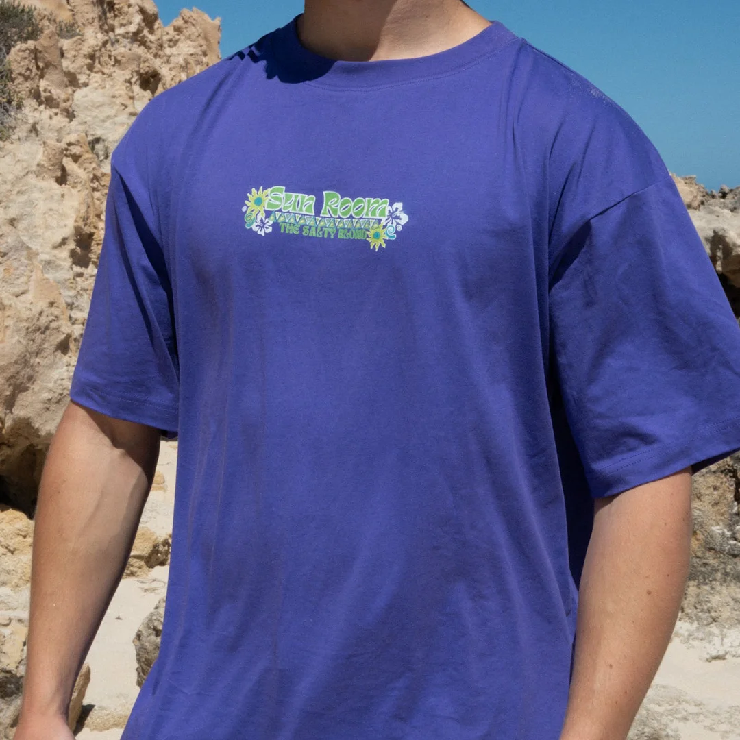  Beach-Ready Oversized T-Shirt with Tropical Print and Adjustable Sleeves