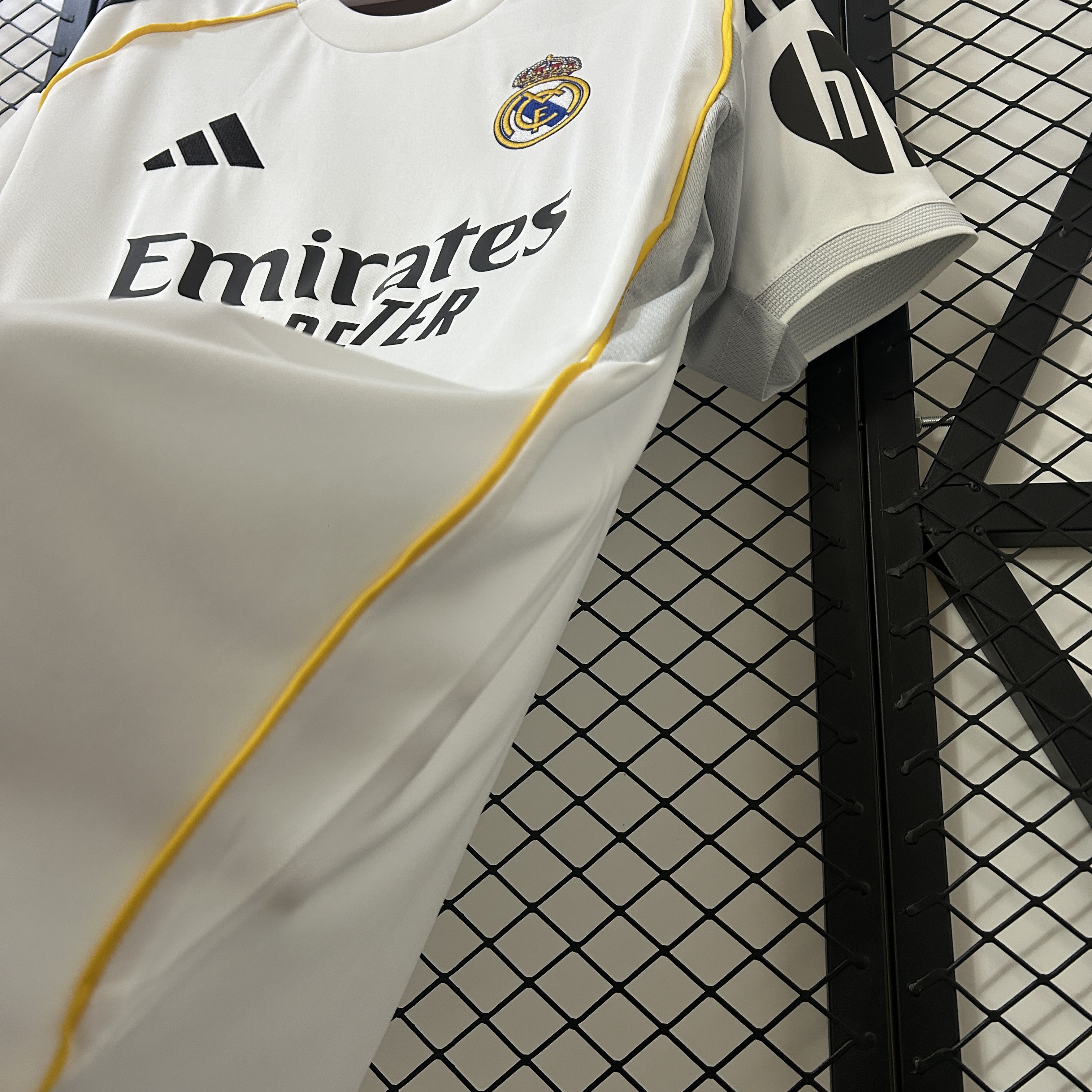 25/26 Real Madrid White Football Shirt Thai quality