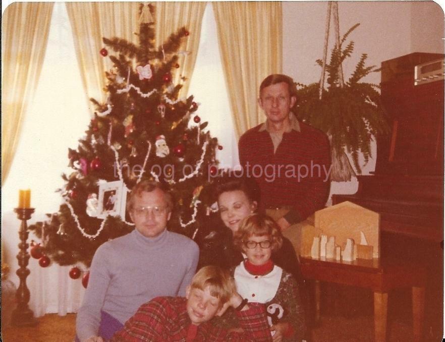 FOUND FAMILY Photo Poster painting ColorOriginal CHRISTMAS Portrait VINTAGE 07 5