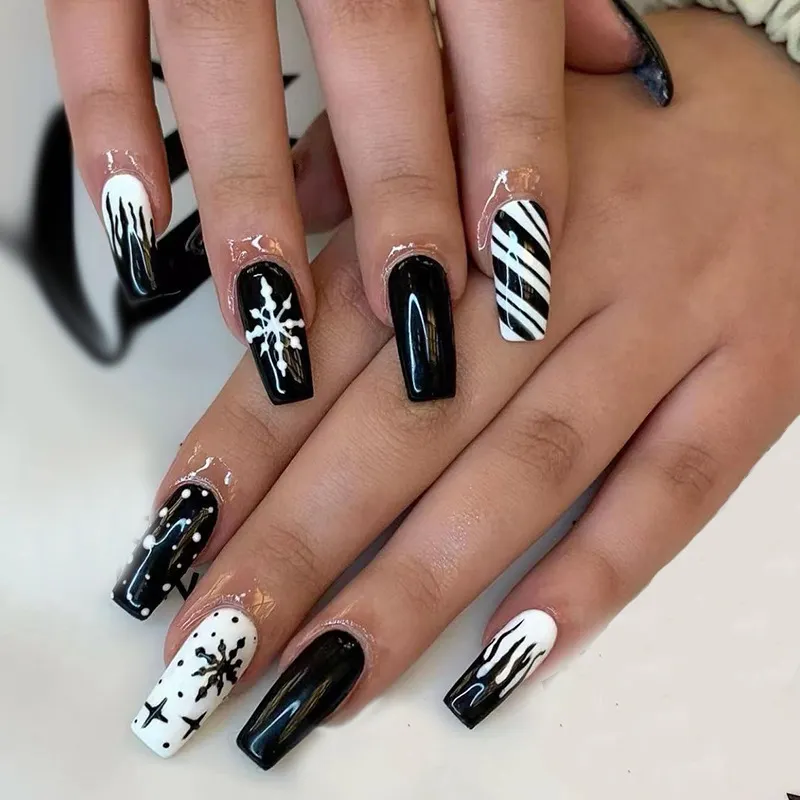 Churchf Quality Wear Armor New Christmas Flash Powder Snowflake French Nail Piece Metal Antlers Dark Green White Fake Nails