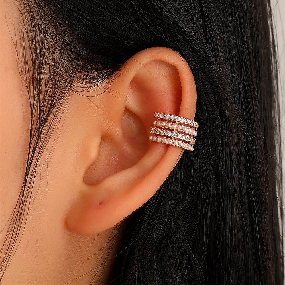 Zirconia Pearl C-shaped Earrings