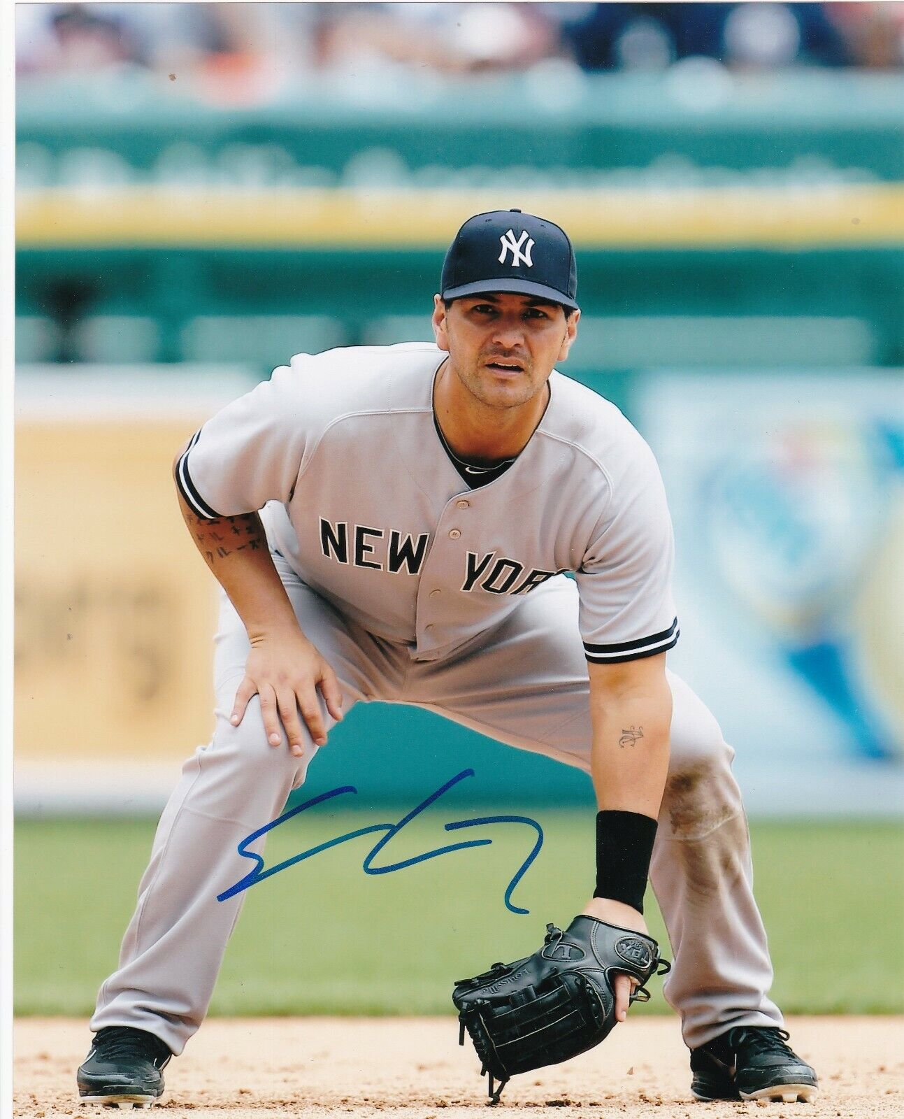 ERIC CHAVEZ NEW YORK YANKEES ACTION SIGNED 8x10