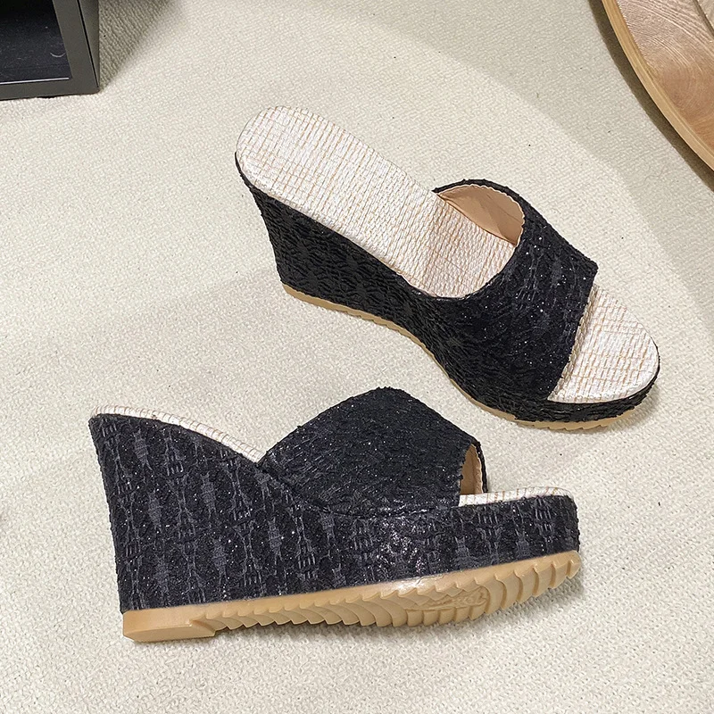 Yyvonne Women's Shoes Summer New Solid-Colored Slope And Large-Size Cool Slippers Women 2025 Fashion Wearing Sandals