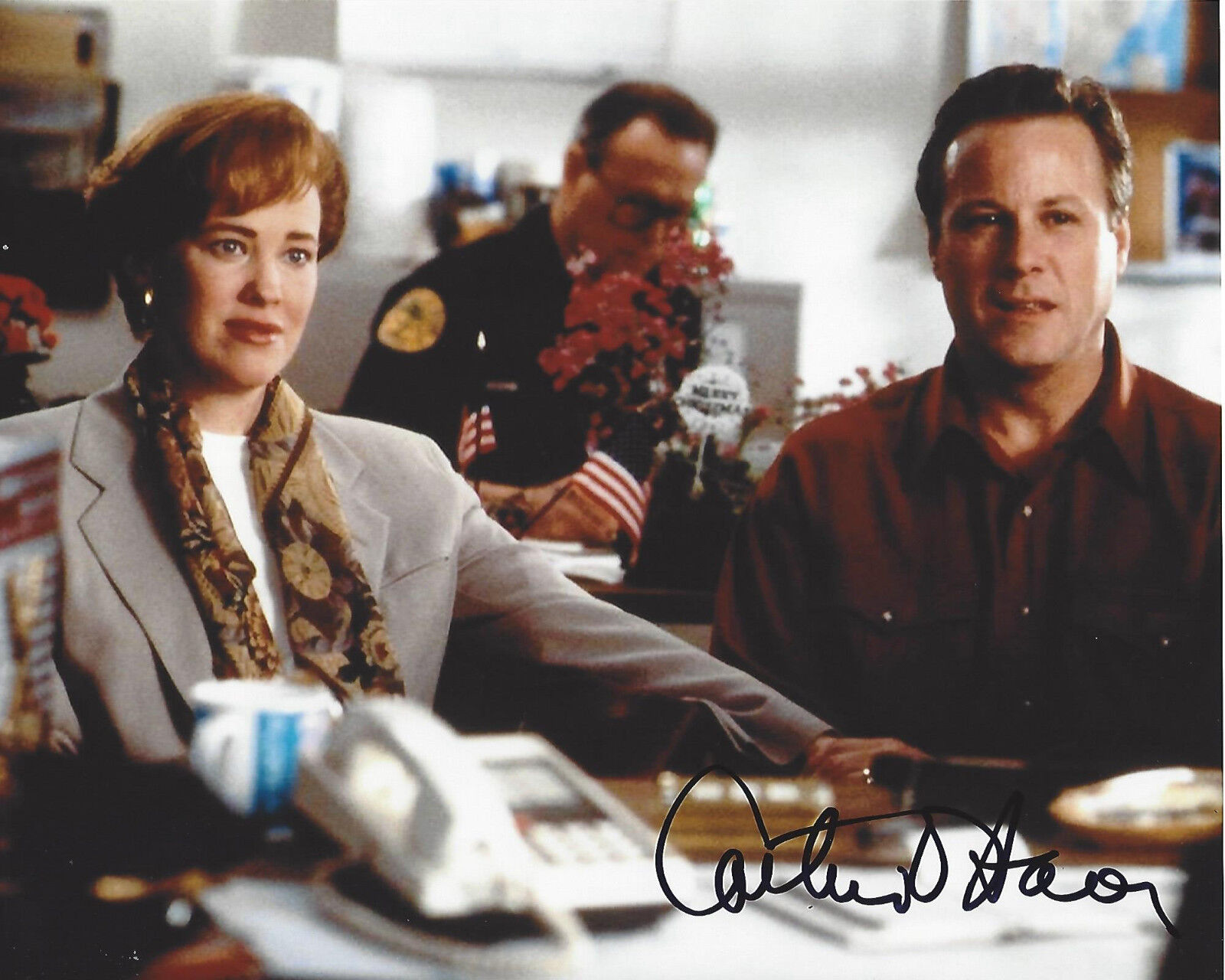 CATHERINE O'HARA SIGNED AUTHENTIC 'HOME ALONE' 8X10 Photo Poster painting w/COA SCTV ACTRESS