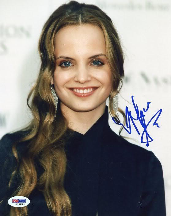 Mena Suvari American Beauty Signed Authentic 8X10 Photo Poster painting PSA/DNA #M42234