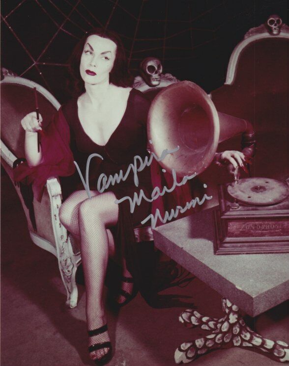 Vampira (Maila Nurmi) signed 8x10 Photo Poster painting