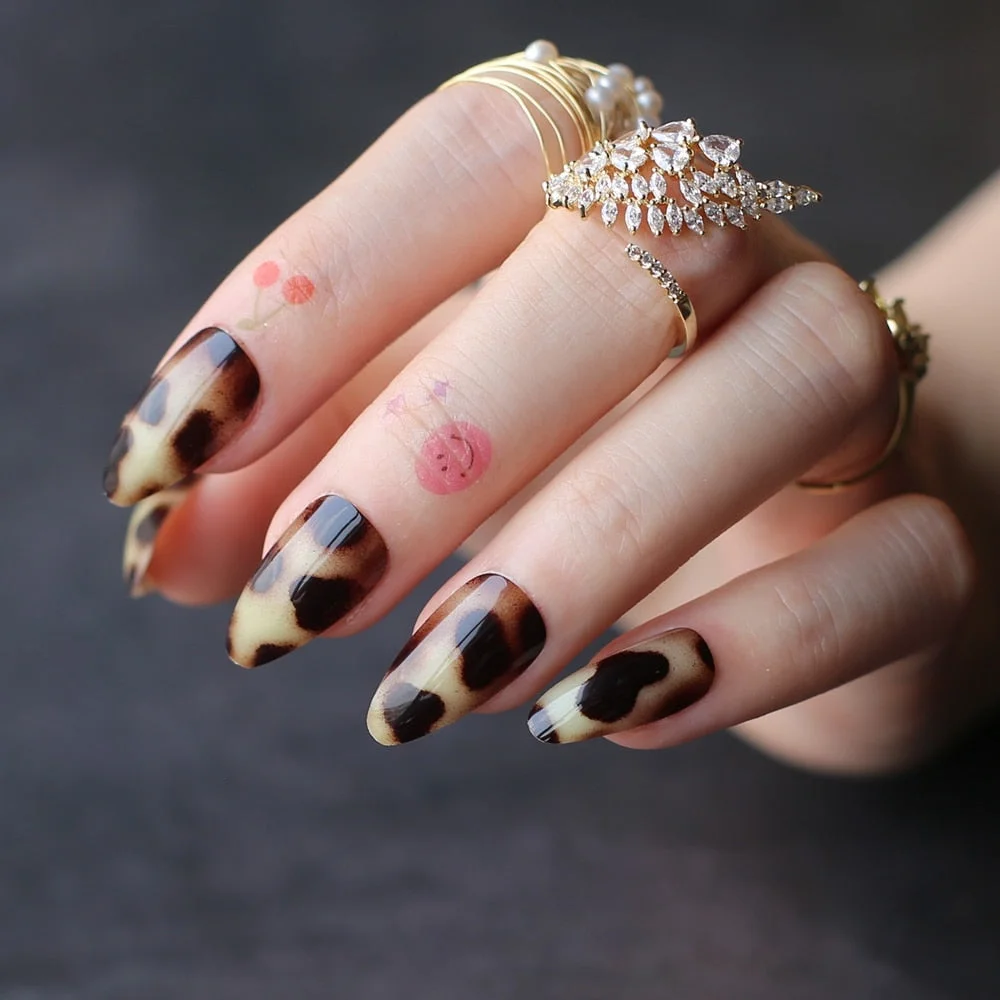 Classic Cheetah Brown  Fake nails Almond Acrylic nails Glossy Stiletto False nails Short leopard print yellow-Nail Inspo