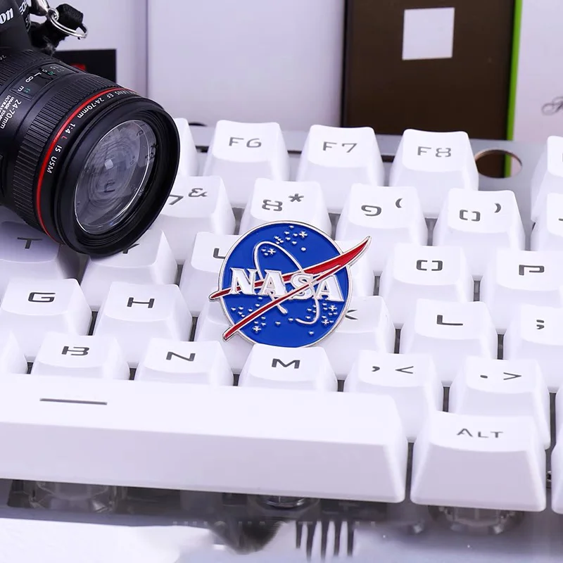 Danccia ”NASA“ BROOCH