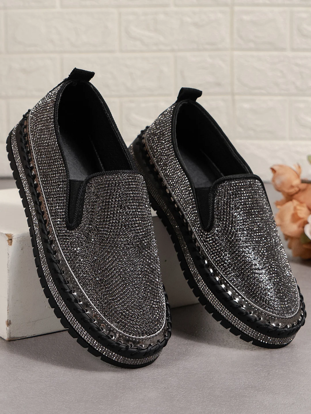 Yyvonne And Autumn 2025 New Lefu Shoes Thick Sole Lazy One Foot Pedal Drilling Shoes Women's Flat-Bottomed Shoes