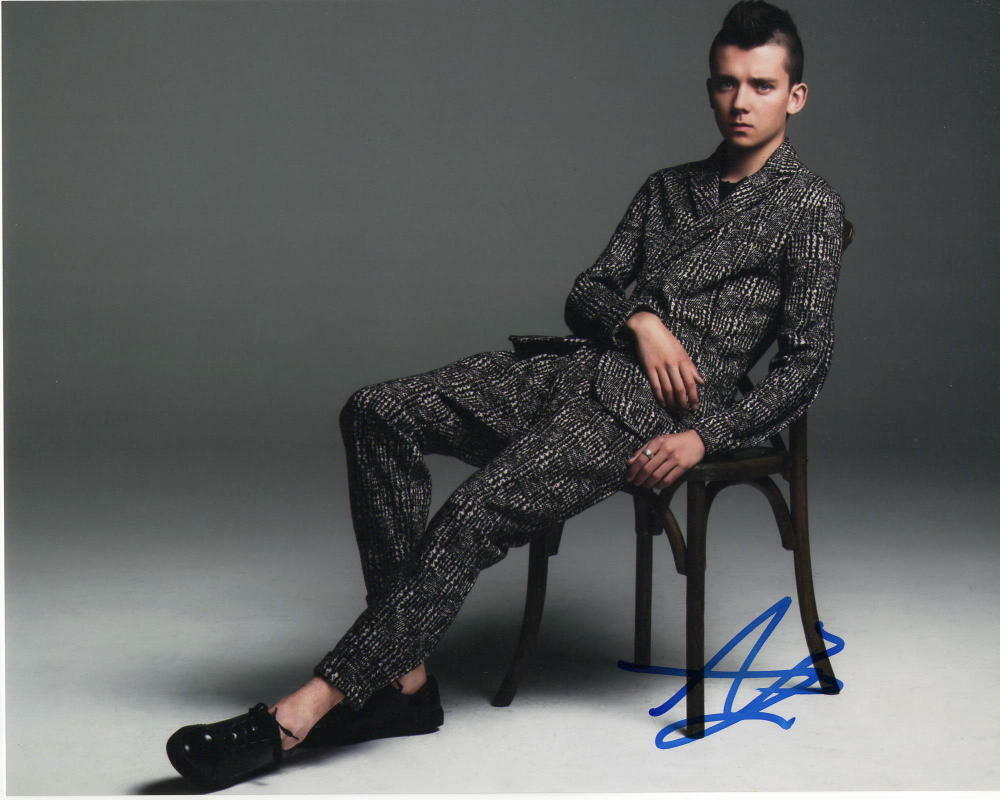 ASA BUTTERFIELD SIGNED AUTOGRAPH 8X10 Photo Poster painting - SEX EDUCATION, HUGO, STUD A