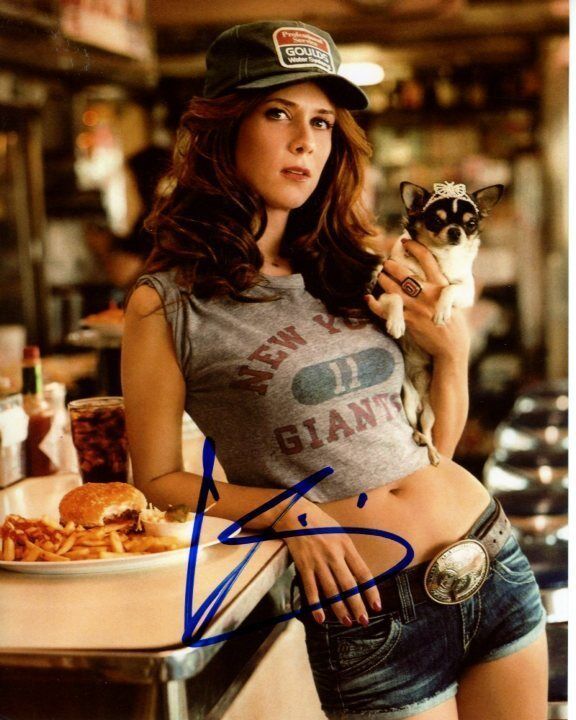 KRISTEN WIIG signed autographed SEXY NEW YORK GIANTS T-SHIRT w/ CHIHUAHUA Photo Poster painting