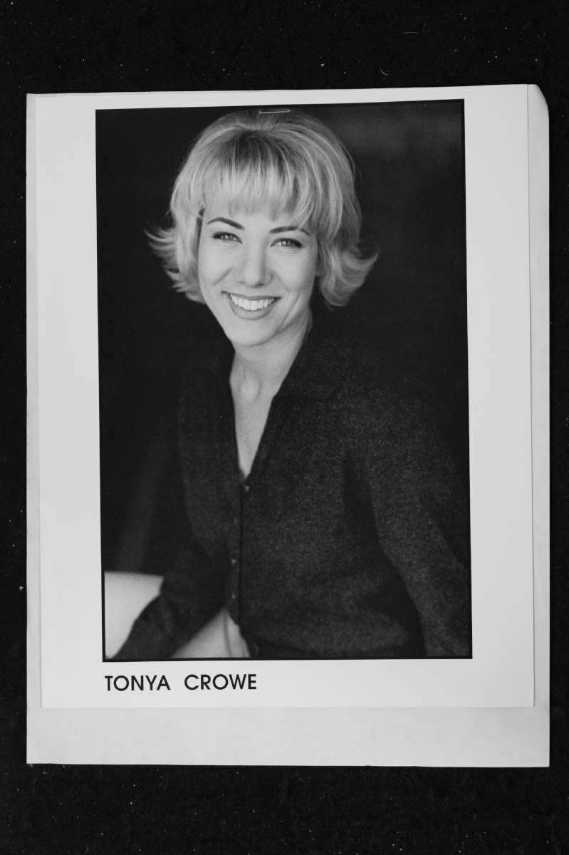 Tonya Crowe - 8x10 Headshot Photo Poster painting w/ Resume - knot's landing