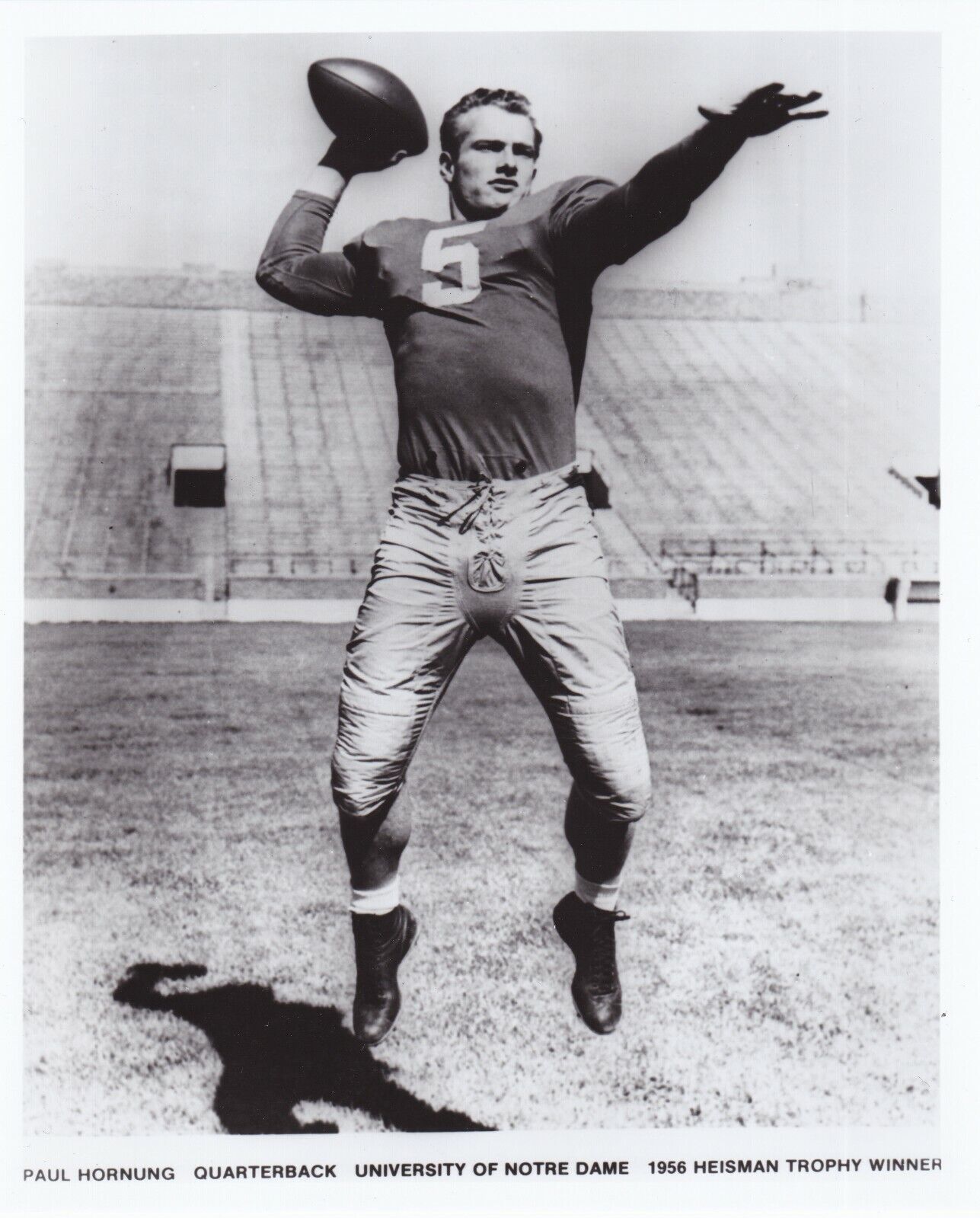 Paul Hornung 8x10 B&W Notre Dame Photo Poster painting-Heisman Trophy Winner