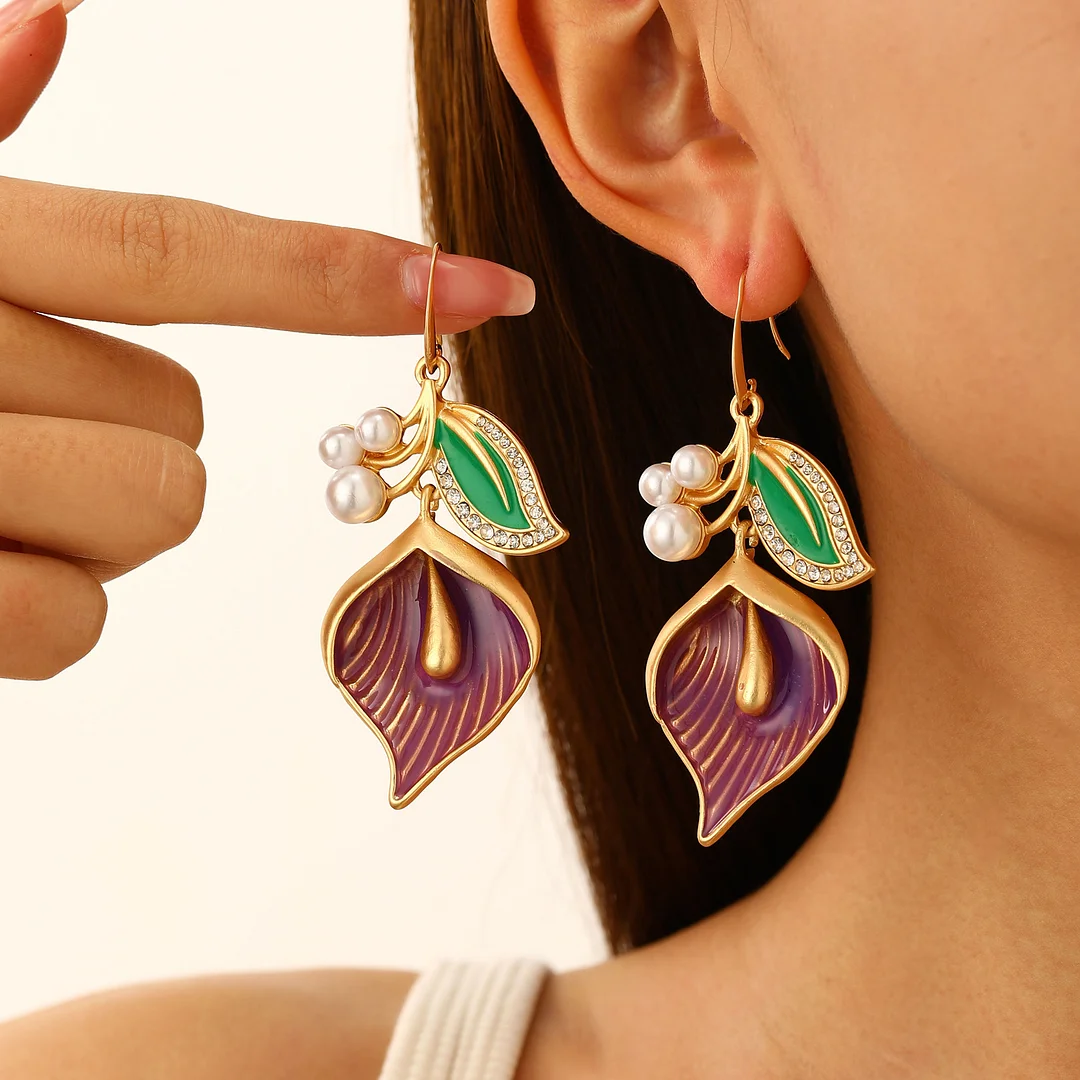 Horseshoe Lotus Leaf Gold-Plated Earrings