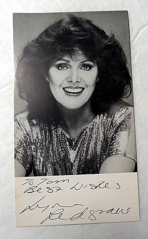 LYNN REDGRAVE Autographed 3.5 x 6 Photo Poster painting Broadway TV ACTRESS Georgy GIRL PC311