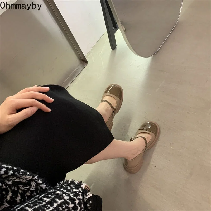2022 Designer Women Mary Jane Shoes Spring Leahter Shoes Fashion Buckle Shallow Female Round Toe Mid Heel Elegant Woman Pumps