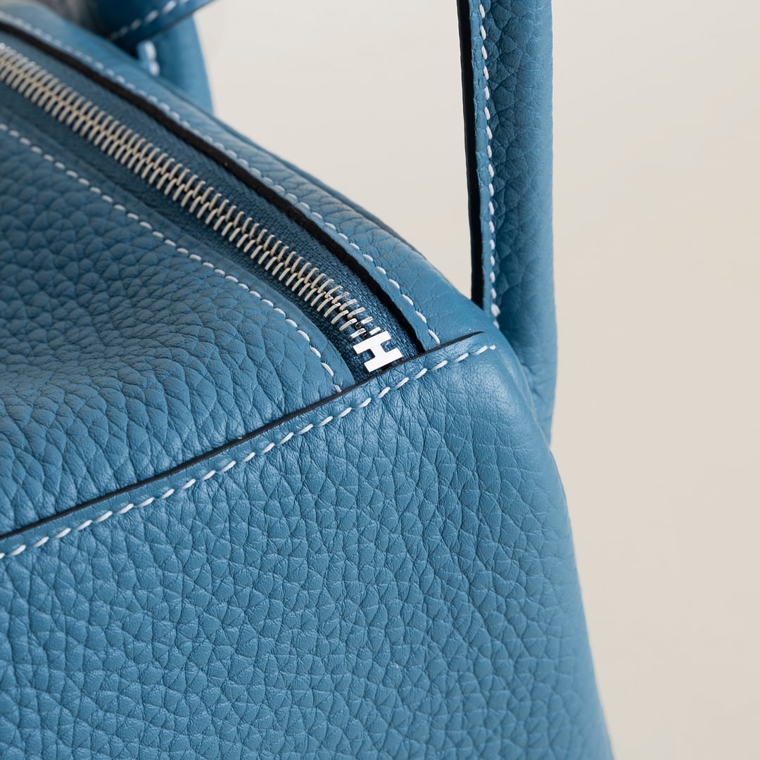 Lindy 26cm Clemence leather CK75 Blue jean PHW