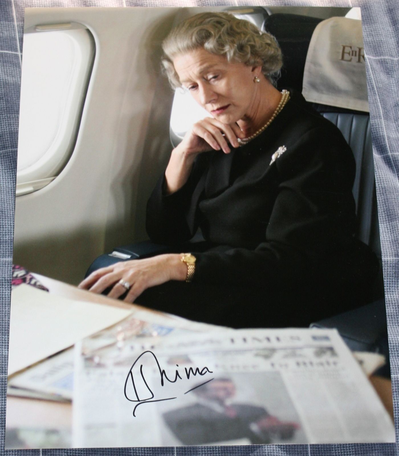 Helen Mirren Autograph THE QUEEN Signed 16x12 Photo Poster painting AFTAL [1615]