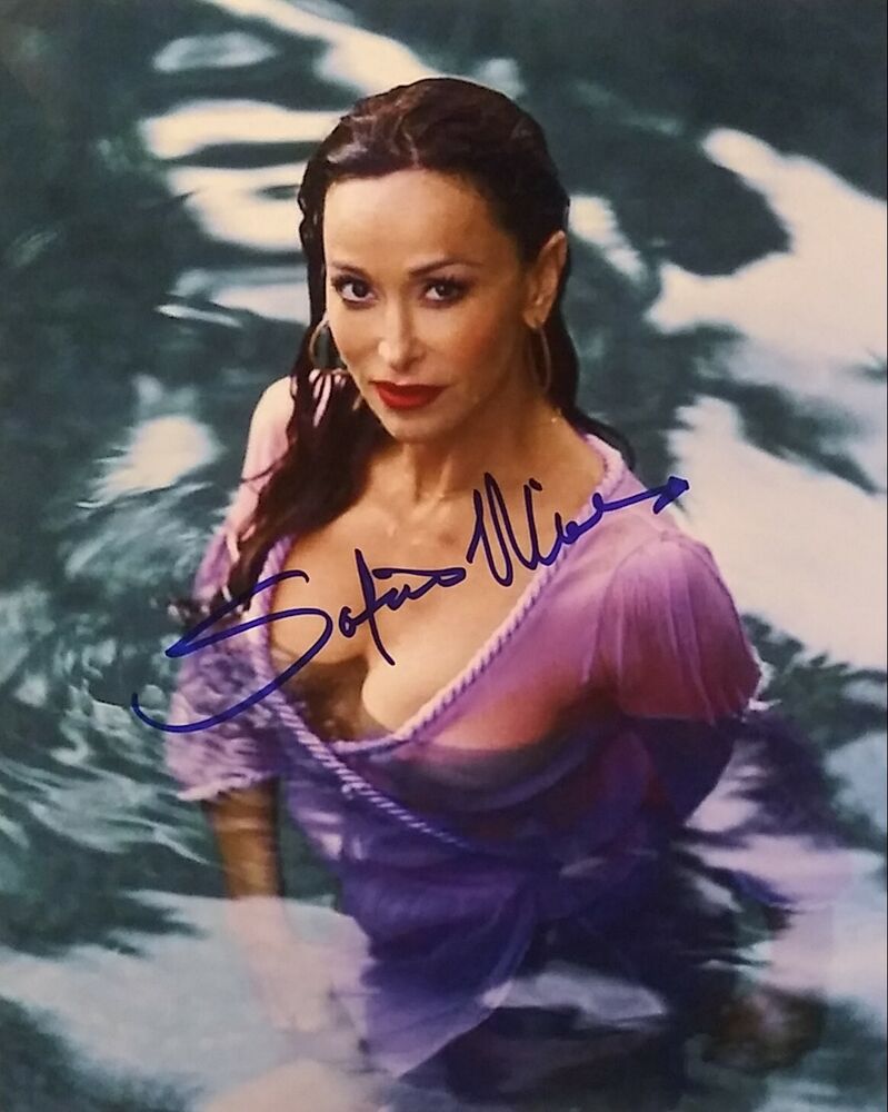 Sofia Milos - CSI Miiami - signed 8 x 10