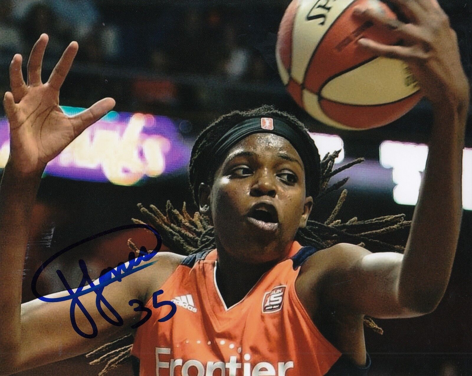 JONQUEL JONES signed (CONNECTICUT SUN) WNBA basketball 8X10 Photo Poster painting W/COA #1