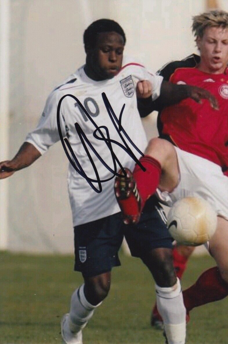 VICTOR MOSES HAND SIGNED 6X4 Photo Poster painting - FOOTBALL AUTOGRAPH - ENGLAND.