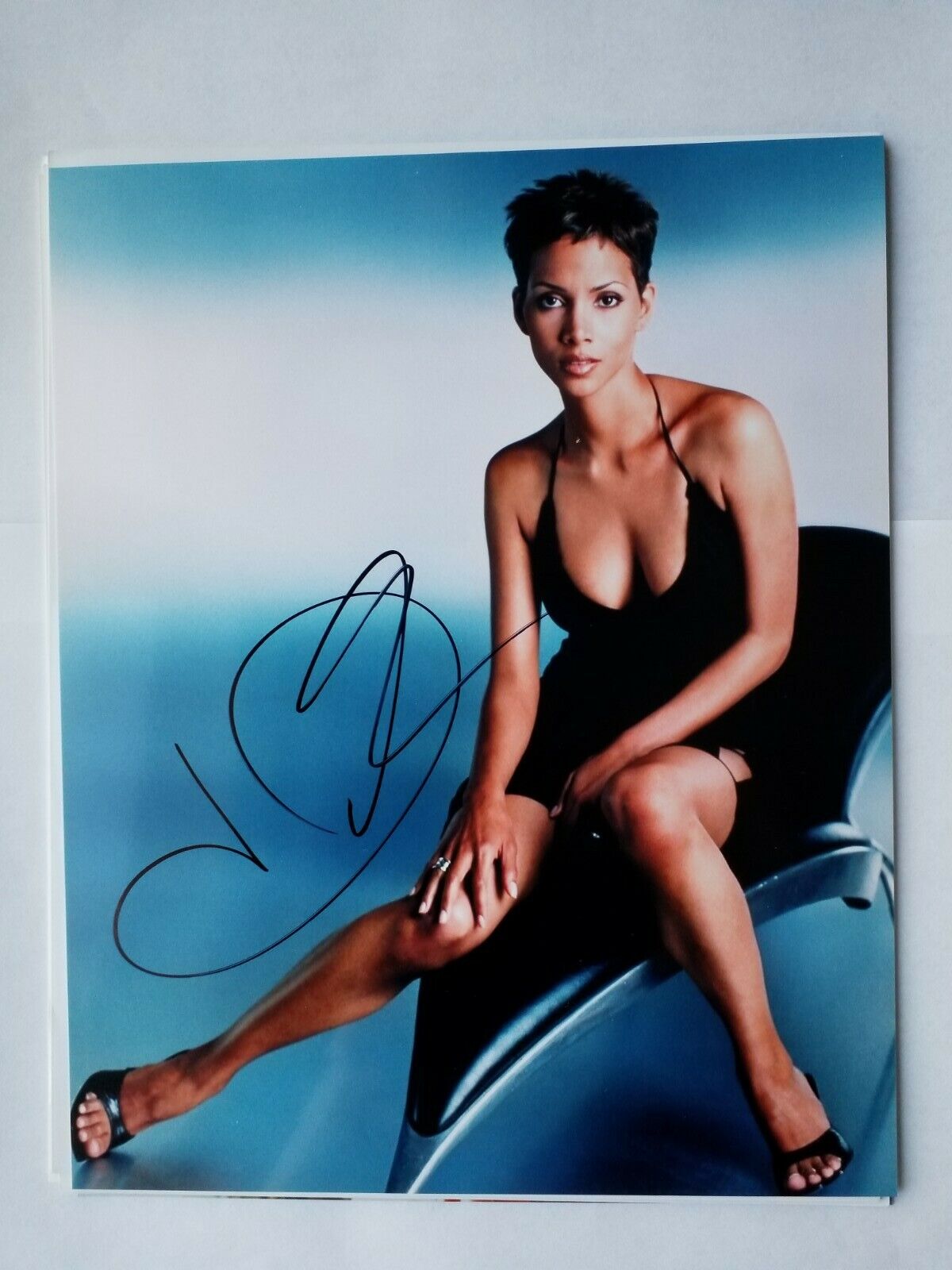 Autographed Halle Berry Authentic Signed 8 x 10 Photo Poster painting Great Condition Hot!