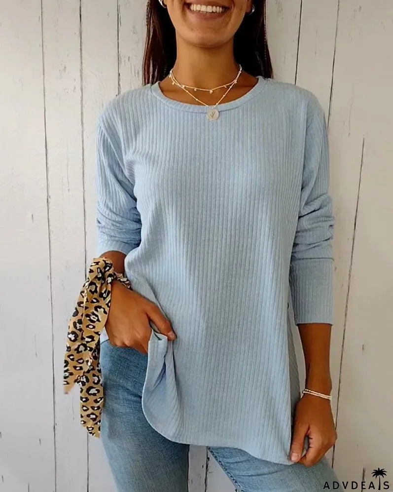 Long-sleeved shirt with a crew neck