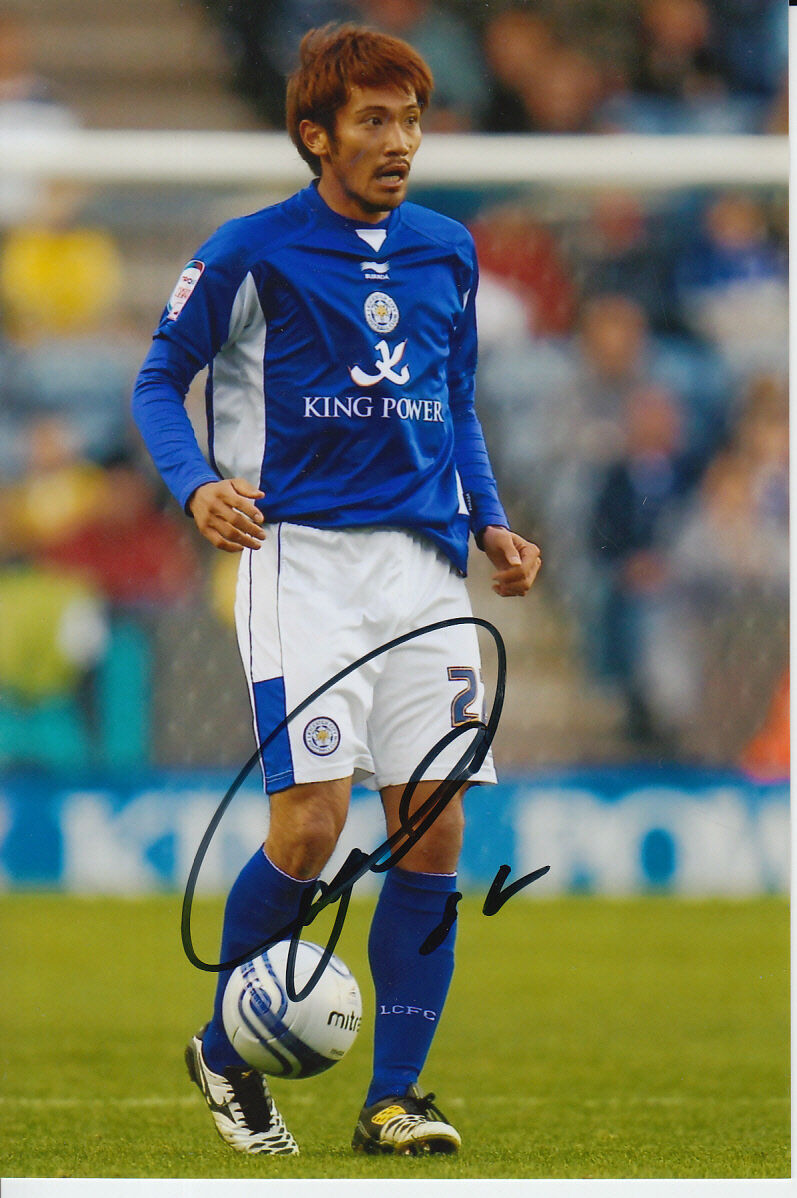 LEICESTER CITY HAND SIGNED YUKI ABE 6X4 Photo Poster painting.