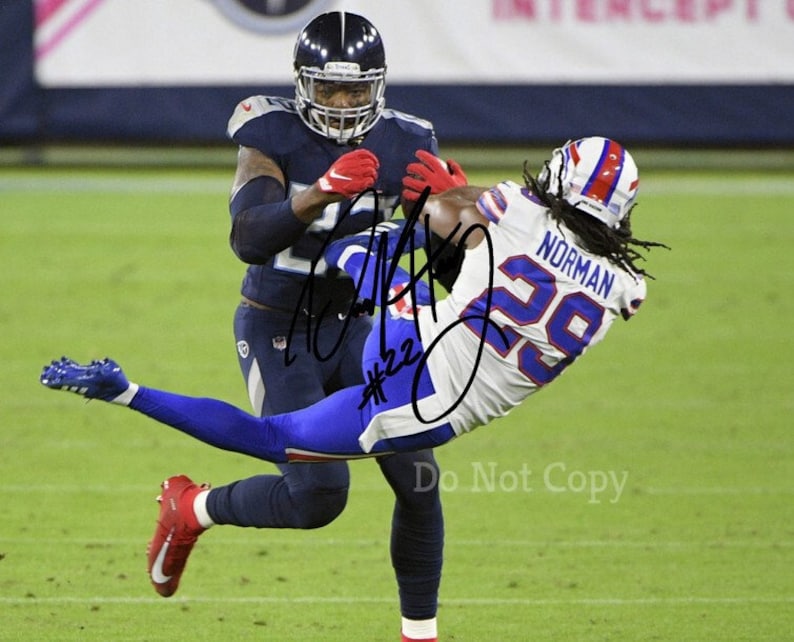 Derrick Henry Signed Photo Poster painting 8X10 rp Autographed Picture Tennessee Titans Stiff Arm