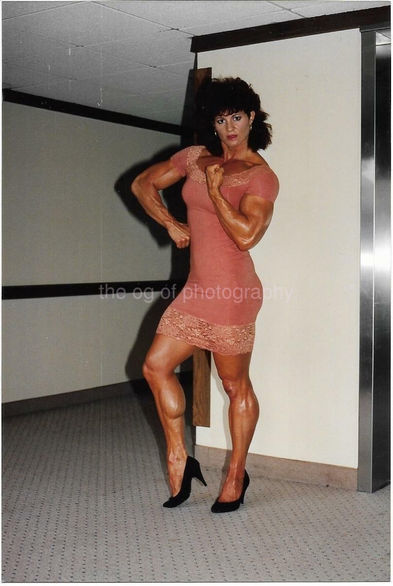 PRETTY BUFF WOMAN 80's 90's FOUND Photo Poster painting Color MUSCLE GIRL Original EN 110 30 Z