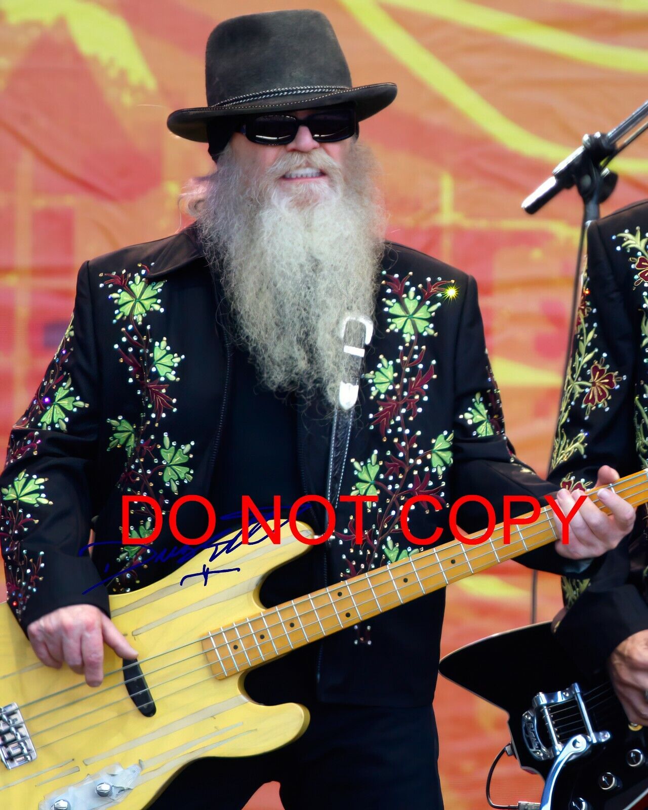 Dusty Hill - Autographed Signed 8 x10 Photo Poster painting (ZZ Top) Reprint