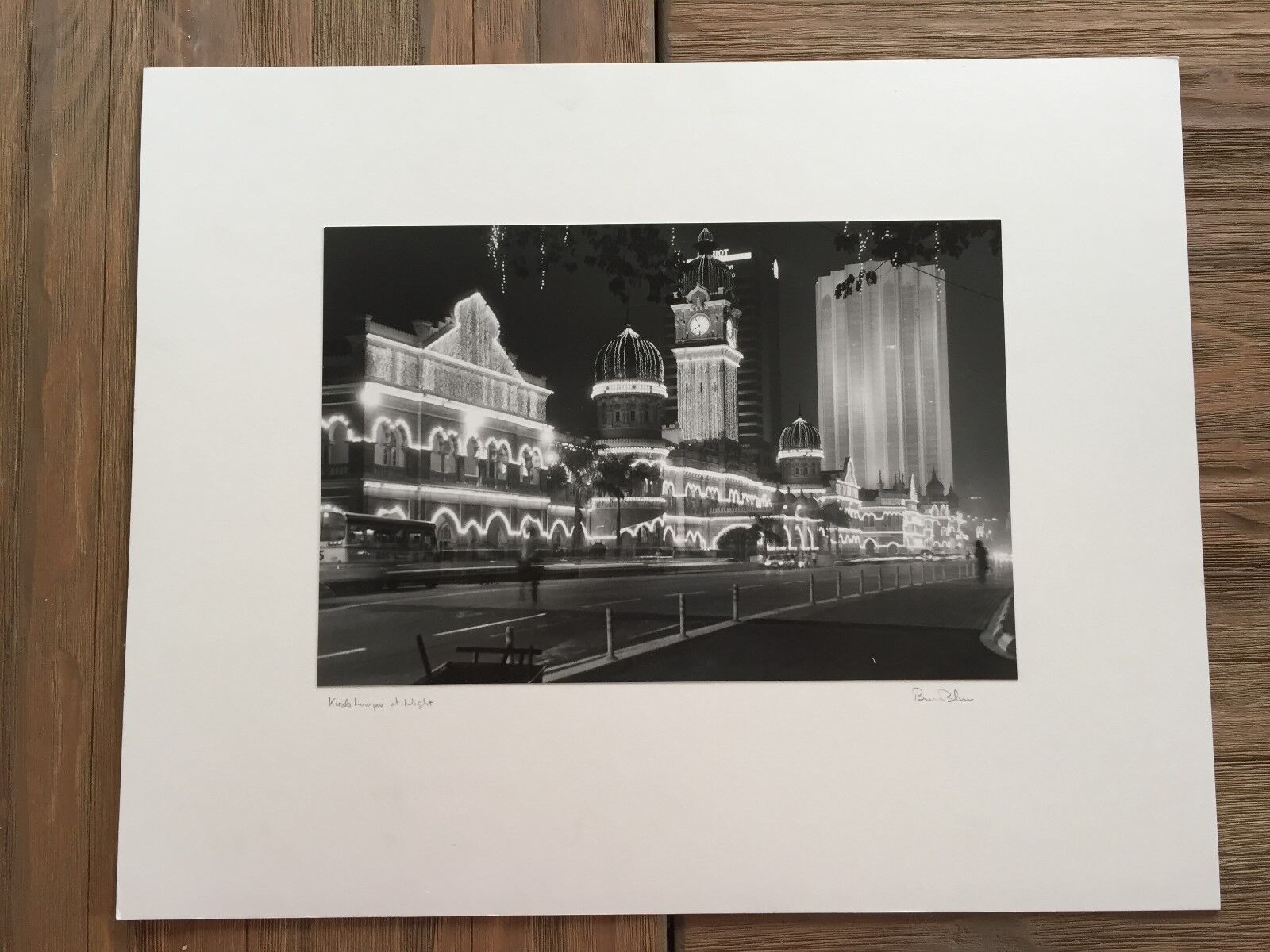 Bruce Blum Firmato B&w Stampa Fotografica (8 3/10.2cmX33cm) - Kuala Lumpur At