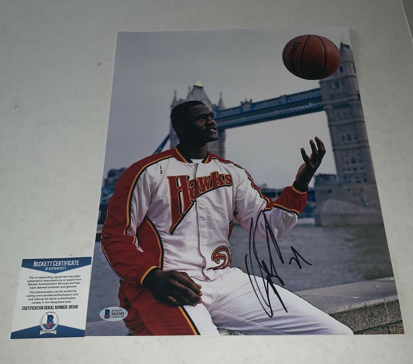 Dominique Wilkins signed Atlanta Hawks 11x14 Photo Poster painting autographed HOF Beckett BAS