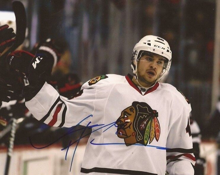 Vinnie Hinostroza signed Chicago Blackhawks 8x10 Photo Poster painting autographed Vincent