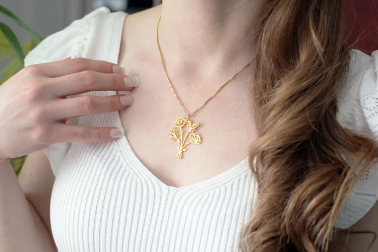 December Birth Flower Necklace | Gold, Rose Gold, Silver | Birth Flower  Necklace – Made By Mary