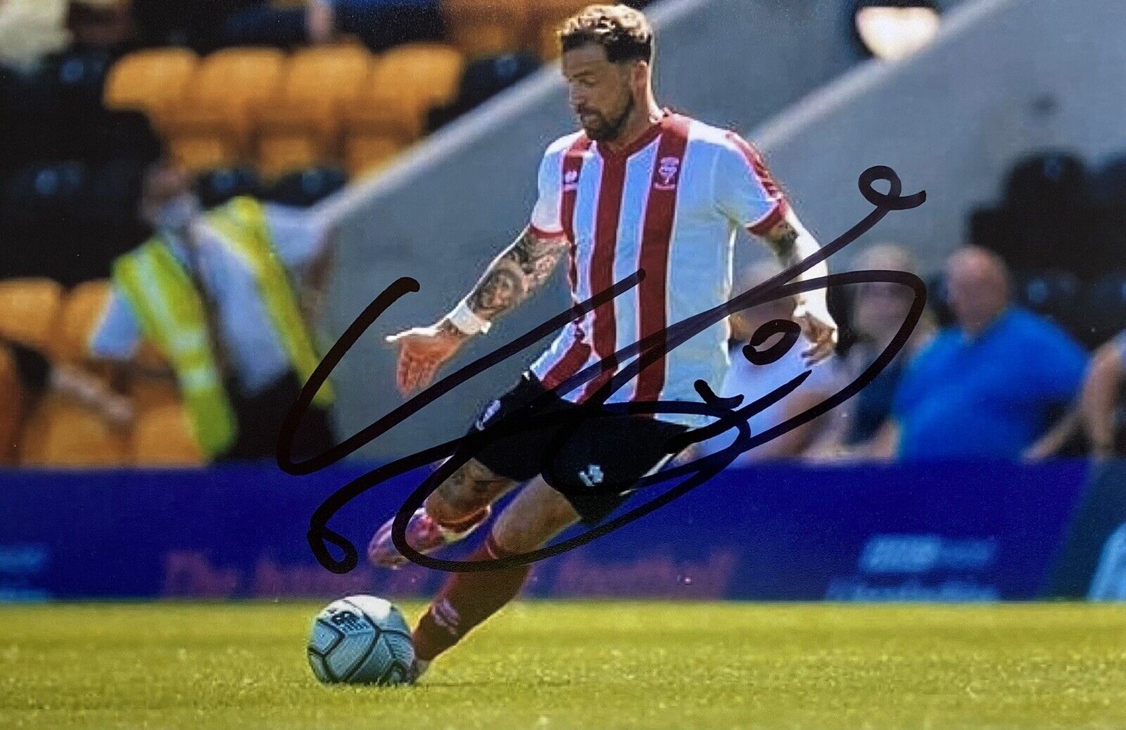 Chris Maguire Genuine Hand Signed Lincoln City 6X4 Photo Poster painting