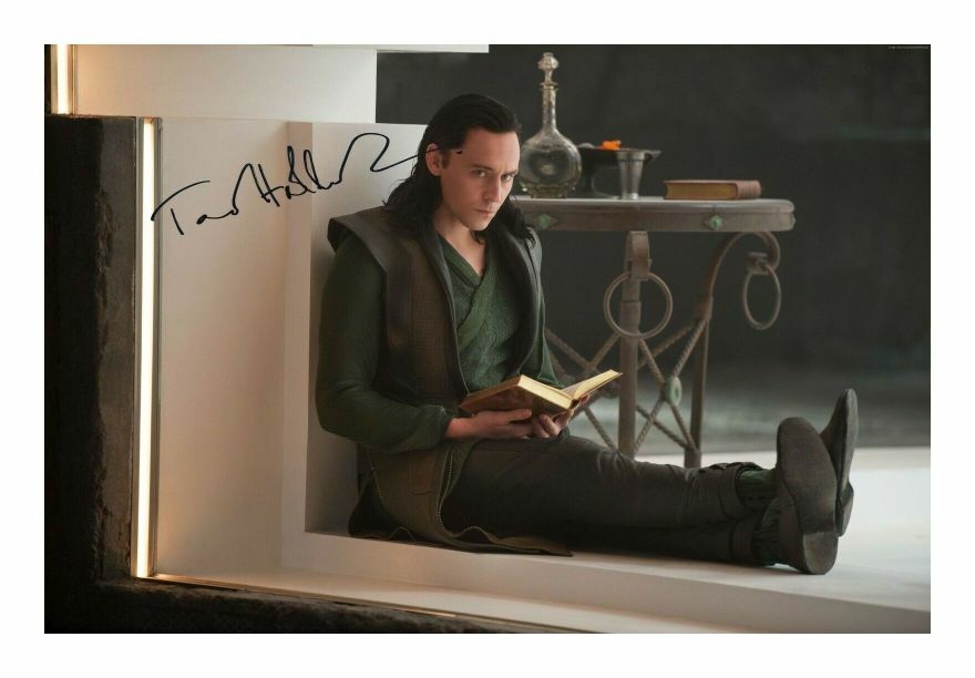 TOM HIDDLESTON - LOKI AUTOGRAPH SIGNED PP Photo Poster painting POSTER