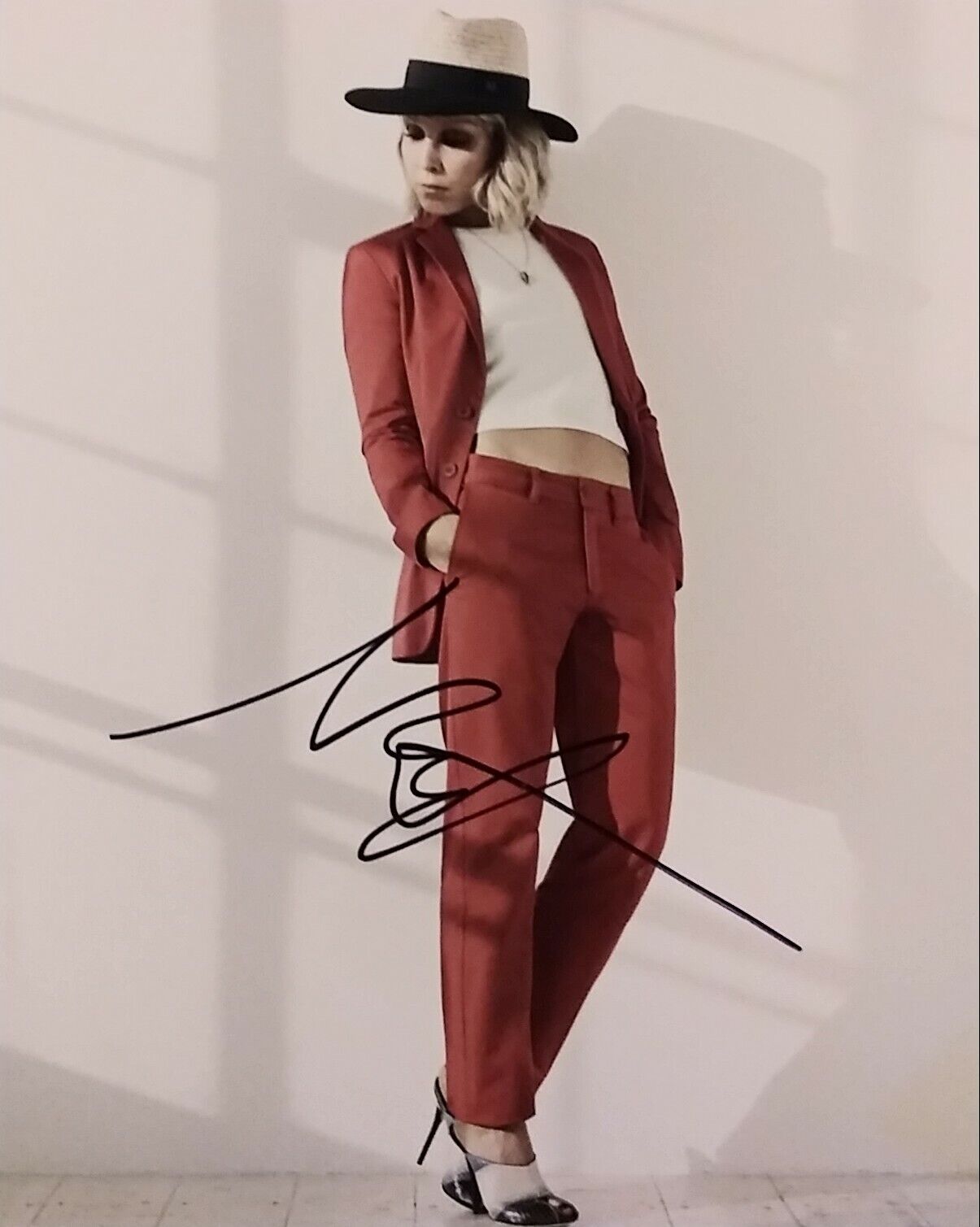 Noomi Rapace signed 8 x 10