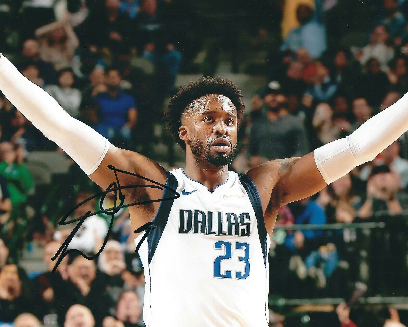 Signed 8x10 WESLEY MATTHEWS Dallas Mavericks Autographed Photo Poster painting COA