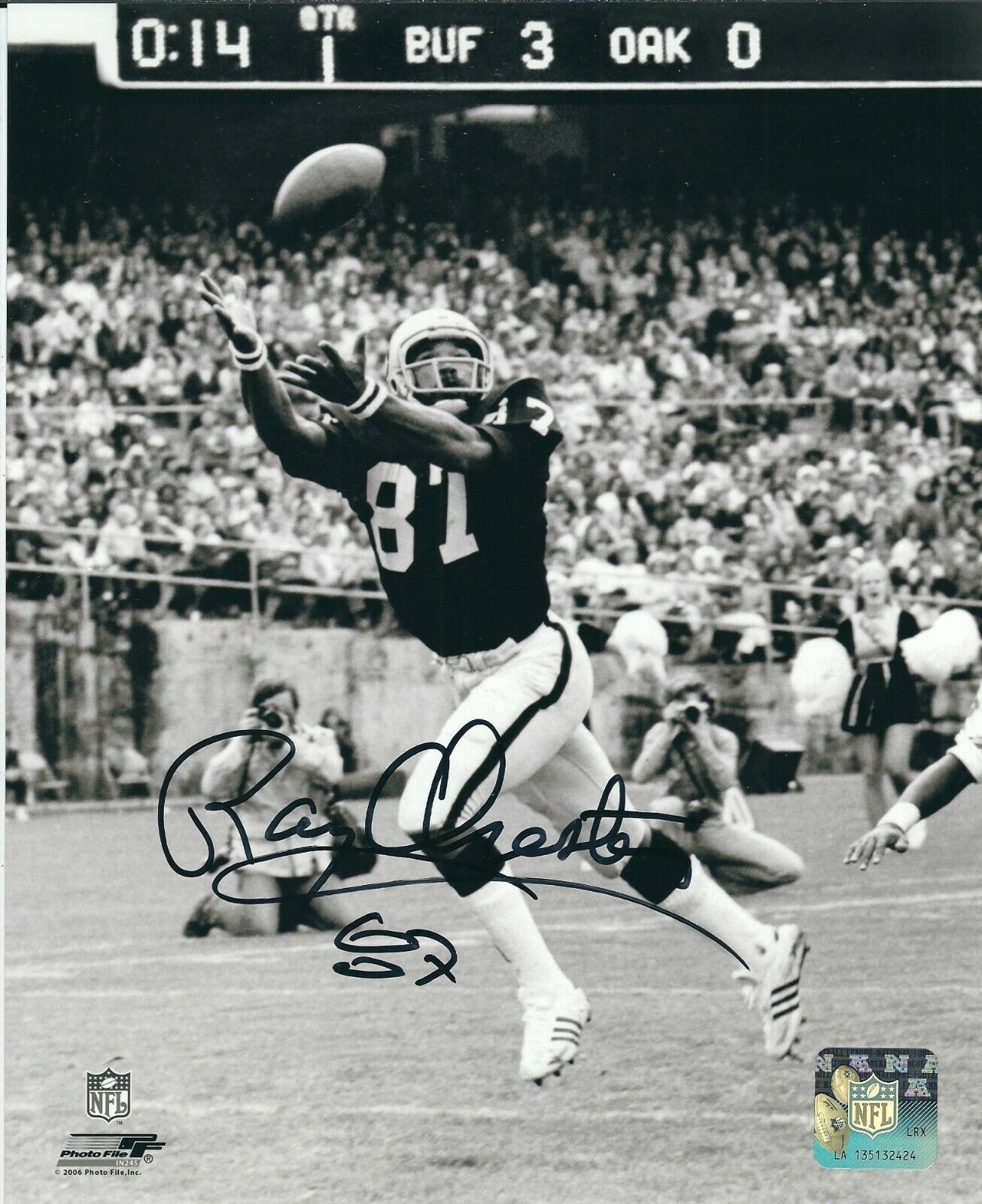 Autographed RAYMOND CHESTER Oakland Raiders 8x10 Photo Poster painting - COA